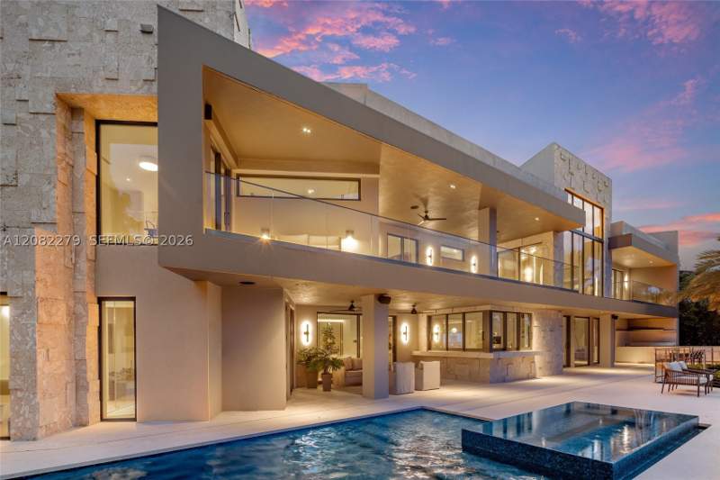 6 bedroom SingleFamilyResidence at 16495 NE 32nd Ave, Eastern Shores, North Miami Beach — photo 3