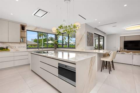 16495 NE 32nd Ave, North Miami Beach FL - photo 9 of 55