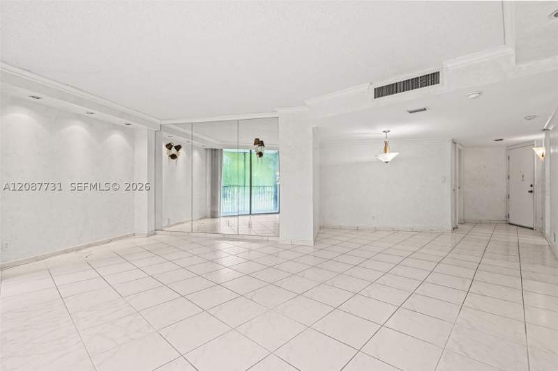 2 bedroom Condominium at 3301 N Country Club Dr 208, Bravura I Condo, Aventura — photo 2