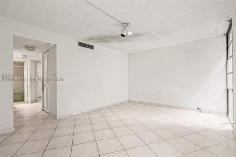 3301 N Country Club Dr 208, Aventura FL - photo 24 of 42