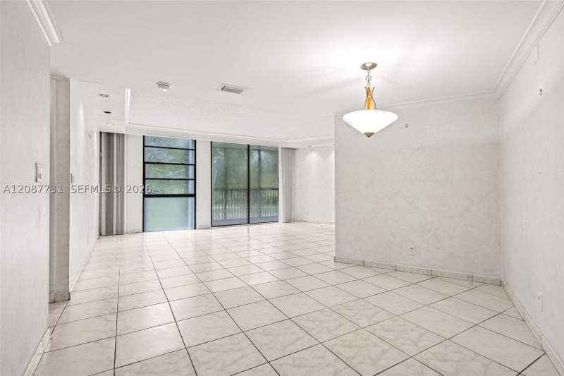 2 bedroom Condominium at 3301 N Country Club Dr 208, Bravura I Condo, Aventura — photo 3