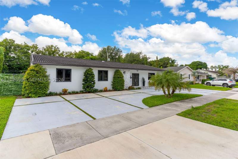 4 bedroom SingleFamilyResidence at 10010 SW 85th Ter, Heftler Homes Sunset Park, Miami — photo 2