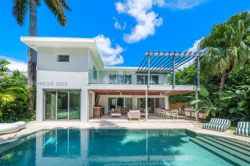 5 bedroom SingleFamilyResidence at 110 Venetian Way (Rivo Alto), Rivo Alto Amd, Miami Beach — photo 1