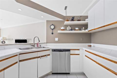 4501 NW 102nd Ct, Doral FL - photo 17 of 32