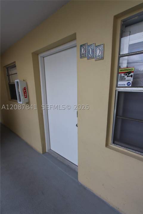 427 Santander Ave 202, Coral Gables FL - photo 13 of 17