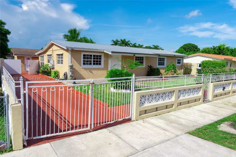 4 bedroom SingleFamilyResidence at 11601 SW 183rd St, South Miami Heights Addn, Miami — photo 1