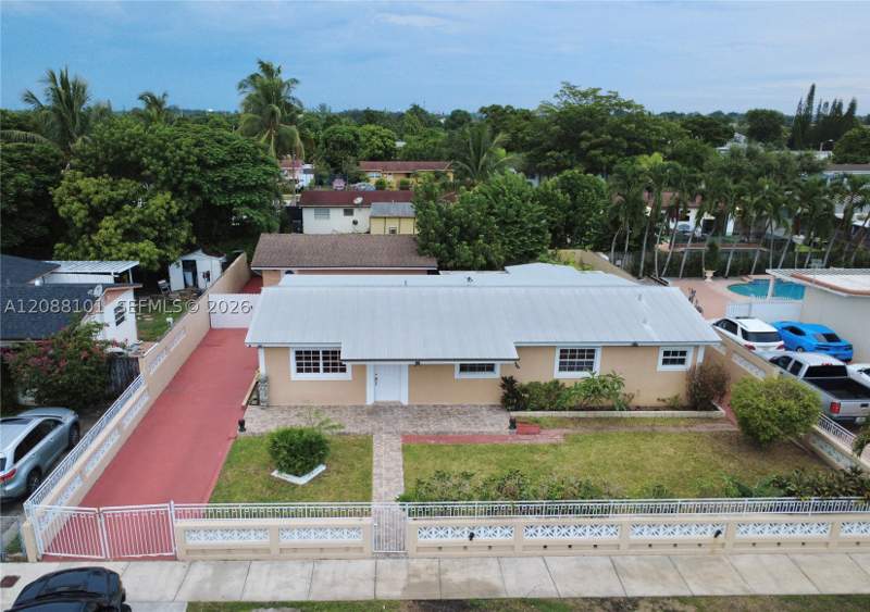 4 bedroom SingleFamilyResidence at 11601 SW 183rd St, South Miami Heights Addn, Miami — photo 2