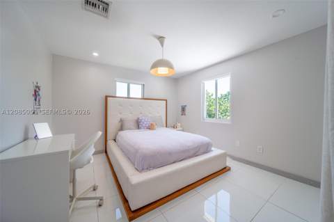 2615 NE 213th St, Miami FL - photo 13 of 29