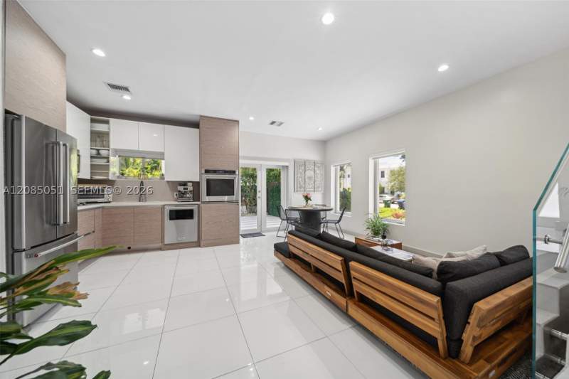 4 bedroom SingleFamilyResidence at 2615 NE 213th St, Biltmore Pk, Miami — photo 2