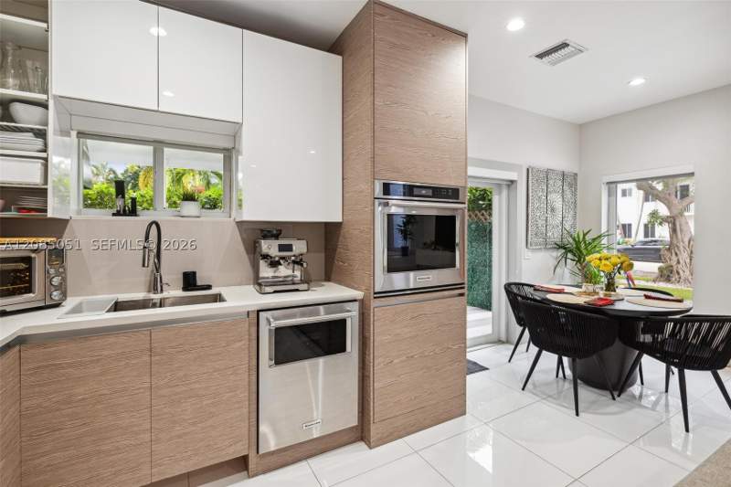 4 bedroom SingleFamilyResidence at 2615 NE 213th St, Biltmore Pk, Miami — photo 3