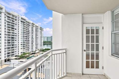 18021 Biscayne Boulevard 901, Aventura FL - photo 15 of 43