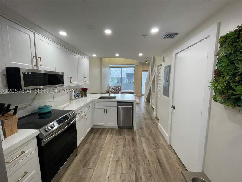 1 bedroom Condominium at 3339 Virginia St 141, Lofts At Mayfair Condo, Miami — photo 2