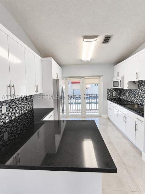 7727 W 29th Ln 202-39, Hialeah FL - photo 9 of 16