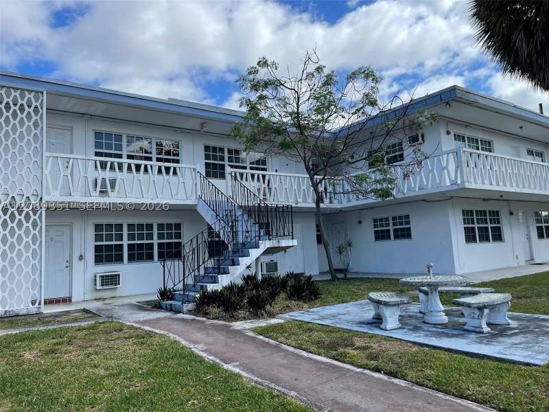 1 bedroom Condominium at 1471 NE 170th St 224A, Colonial Court Condo Bldg, North Miami Beach — photo 1
