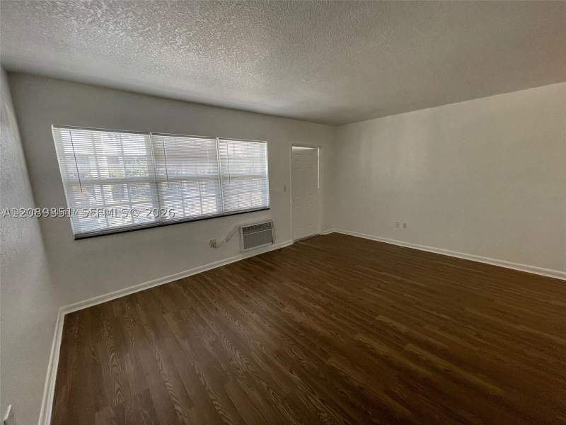 1 bedroom Condominium at 1471 NE 170th St 224A, Colonial Court Condo Bldg, North Miami Beach — photo 5