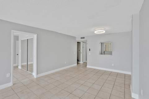 7601 Byron Avenue 3C, Miami Beach FL - photo 15 of 42