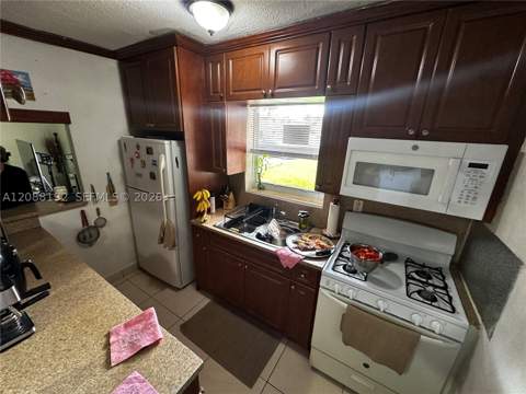 1245 W 24th St 126, Hialeah FL - photo 12 of 21