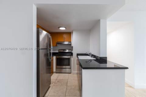 1621 Bay Rd 604, Miami Beach FL - photo 8 of 30
