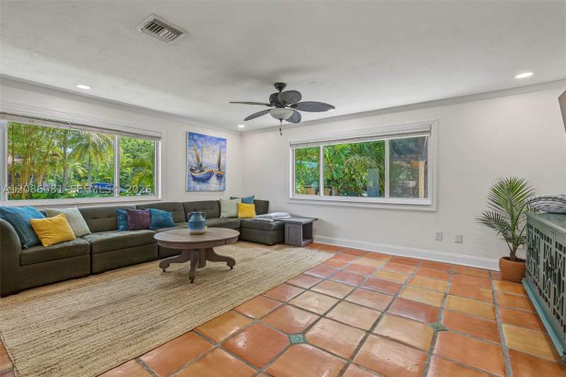 3 bedroom SingleFamilyResidence at 18740 SW 86th Ave, Whispering Pines Estates, Cutler Bay — photo 3