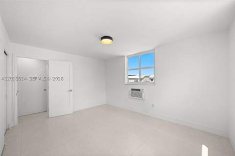 335 Collins Ave 407, Miami Beach FL - photo 22 of 38