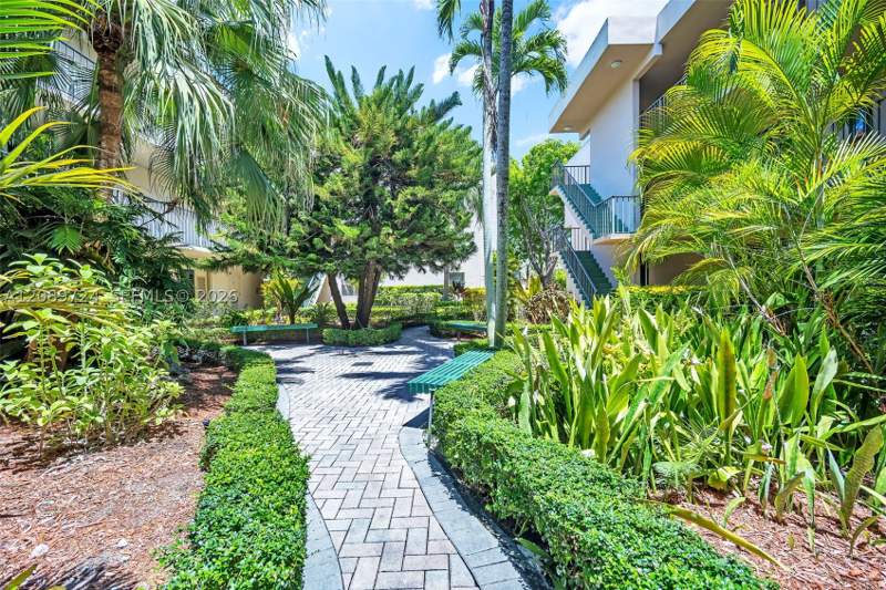 2 bedroom Condominium at 10525 SW 112th Ave 113, Garden Of Kendall Condo N, Miami — photo 2