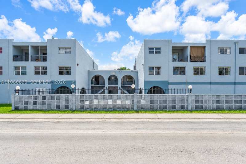 2 bedroom Condominium at 1300 W 53rd St 20, Westland Plaza Gardens Co, Hialeah — photo 1