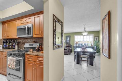 1300 W 53rd St 20, Hialeah FL - photo 11 of 23