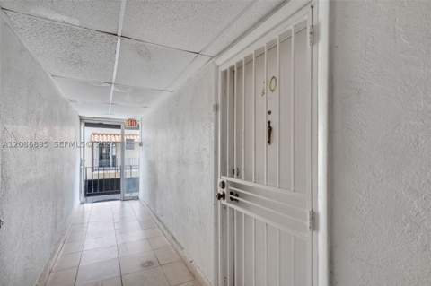 1300 W 53rd St 20, Hialeah FL - photo 22 of 23
