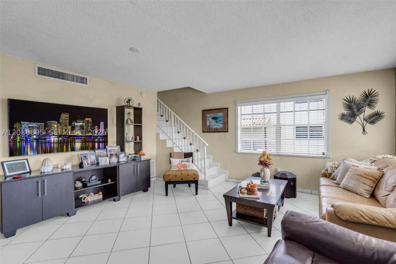 2 bedroom Condominium at 1300 W 53rd St 20, Westland Plaza Gardens Co, Hialeah — photo 5