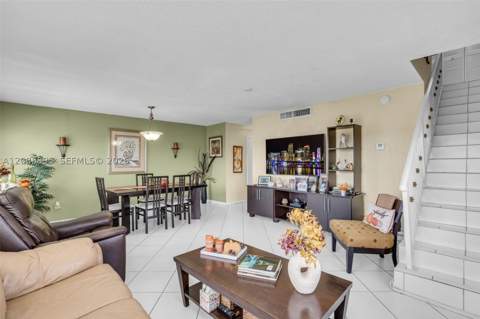 1300 W 53rd St 20, Hialeah FL - photo 7 of 23