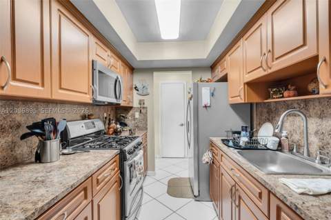1300 W 53rd St 20, Hialeah FL - photo 9 of 23