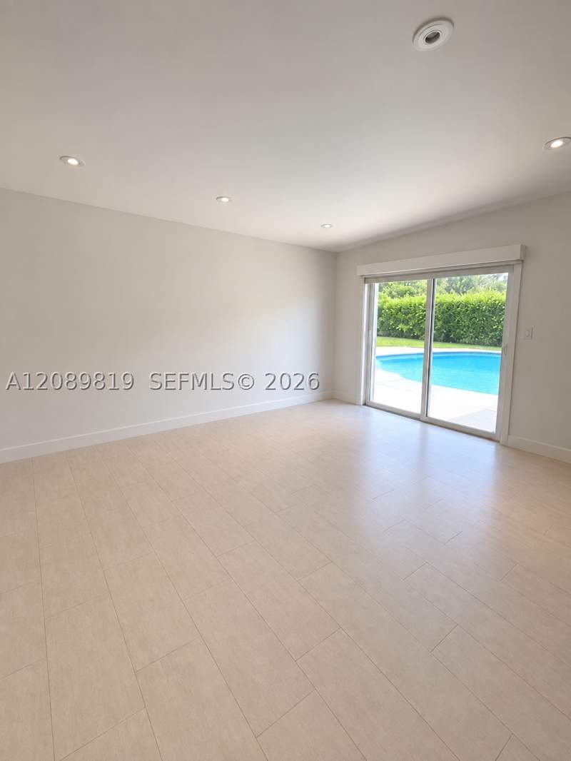 4 bedroom SingleFamilyResidence at 18700 NE 21st Ave, Sky Lake, North Miami Beach — photo 4