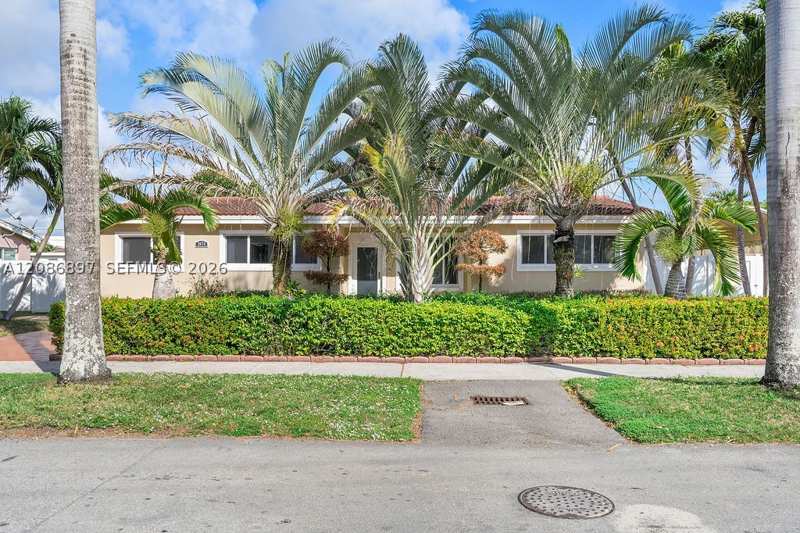 3 bedroom SingleFamilyResidence at 2475 NE 214th St, Highland Lakes, Aventura — photo 1