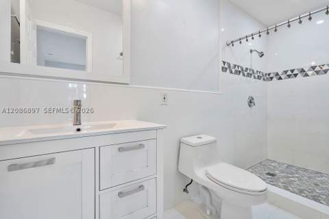 2475 NE 214th St, Aventura FL - photo 23 of 39