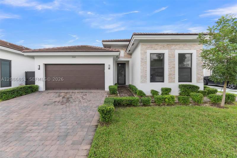 4 bedroom SingleFamilyResidence at 19447 SW 124th Ct, South Miami Lakes, Miami — photo 3