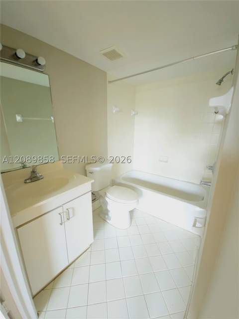 990 NE 33rd Ter 102, Homestead FL - photo 7 of 13