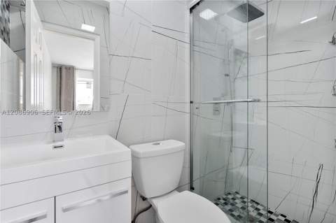2505 NE 214th St, Aventura FL - photo 6 of 26