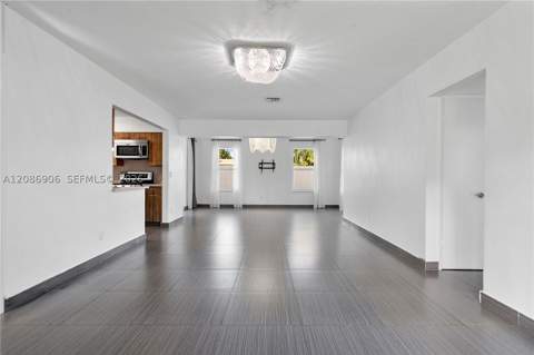 2505 NE 214th St, Aventura FL - photo 8 of 26