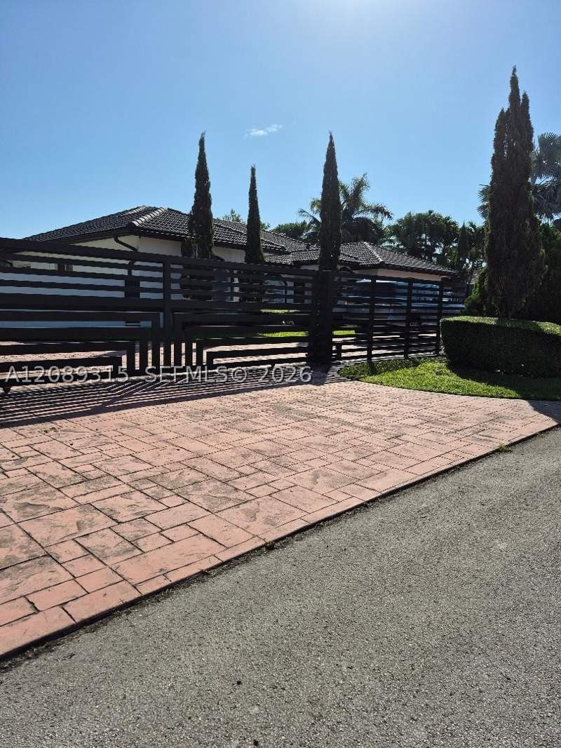 5 bedroom SingleFamilyResidence at 19431 SW 133rd Ave, Black Creek Estates, Miami — photo 3