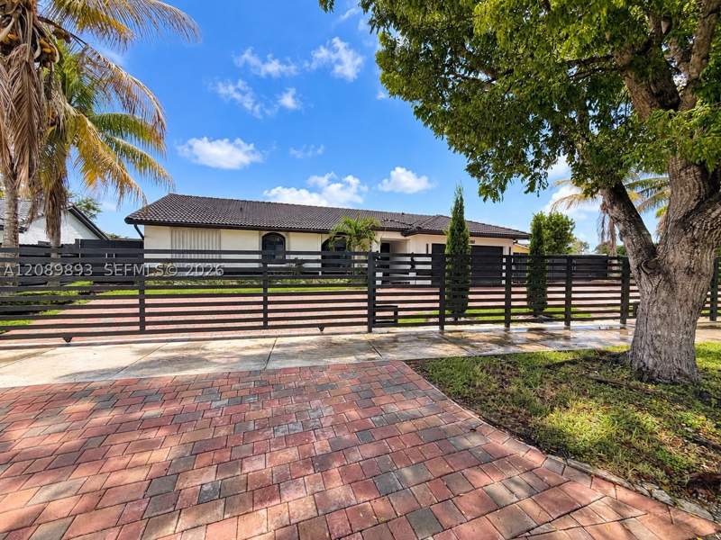4 bedroom SingleFamilyResidence at 20743 SW 128 Ct, Med South, Miami — photo 3