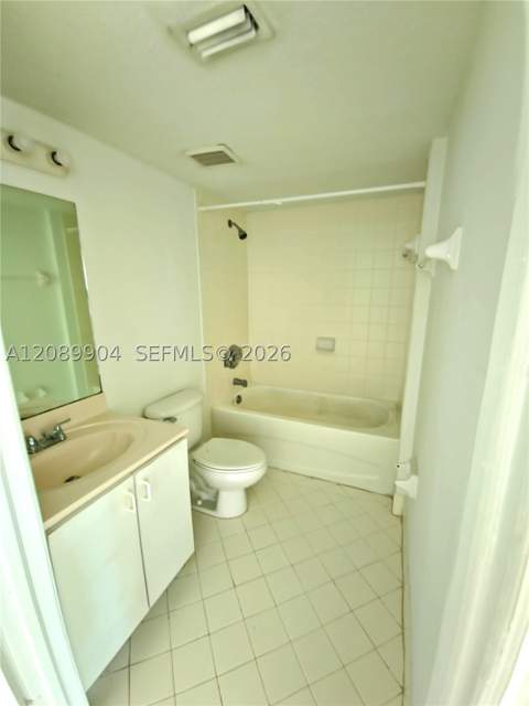 940 NE 33rd Ter 102, Homestead FL - photo 9 of 13