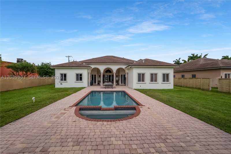 7 bedroom SingleFamilyResidence at 4025 SW 128th Ave, J G Heads Farms Unit A, Miami — photo 1