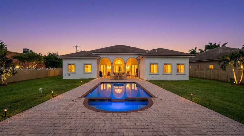 7 bedroom SingleFamilyResidence at 4025 SW 128th Ave, J G Heads Farms Unit A, Miami — photo 2