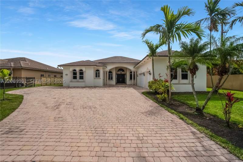 7 bedroom SingleFamilyResidence at 4025 SW 128th Ave, J G Heads Farms Unit A, Miami — photo 3
