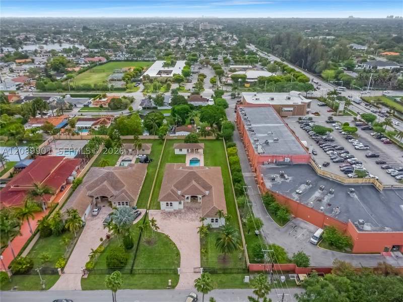 7 bedroom SingleFamilyResidence at 4025 SW 128th Ave, J G Heads Farms Unit A, Miami — photo 4