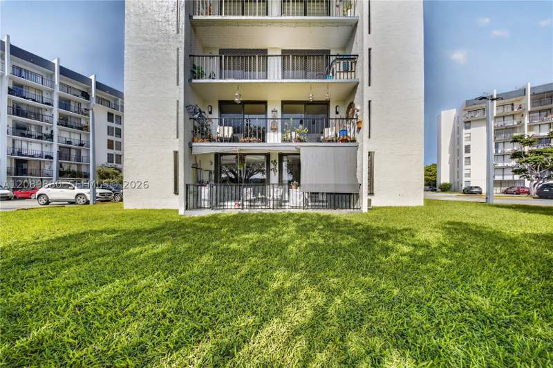 3 bedroom Condominium at 9686 Fontainebleau Blvd 106, Golfview Cl Fontainebleau, Miami — photo 2