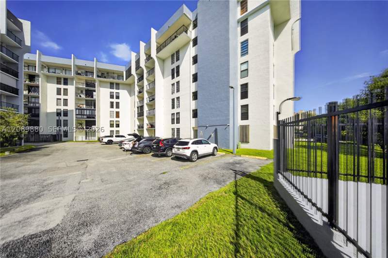 3 bedroom Condominium at 9686 Fontainebleau Blvd 106, Golfview Cl Fontainebleau, Miami — photo 5