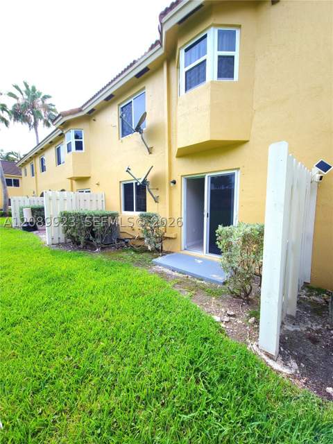3398 NE 9th Dr 102, Homestead FL - photo 9 of 12