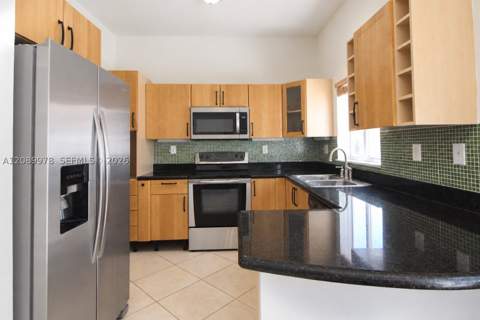 7464 NW 180th St, Hialeah FL - photo 10 of 26