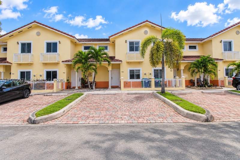 2 bedroom Townhouse at 7464 NW 180th St, Tuscan Lake Villas, Hialeah — photo 3